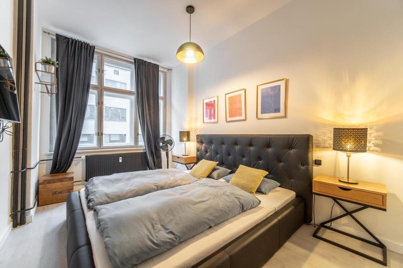 Sunny Central Apartment On Wenceslas Square By Easybnb Praga Esterno foto
